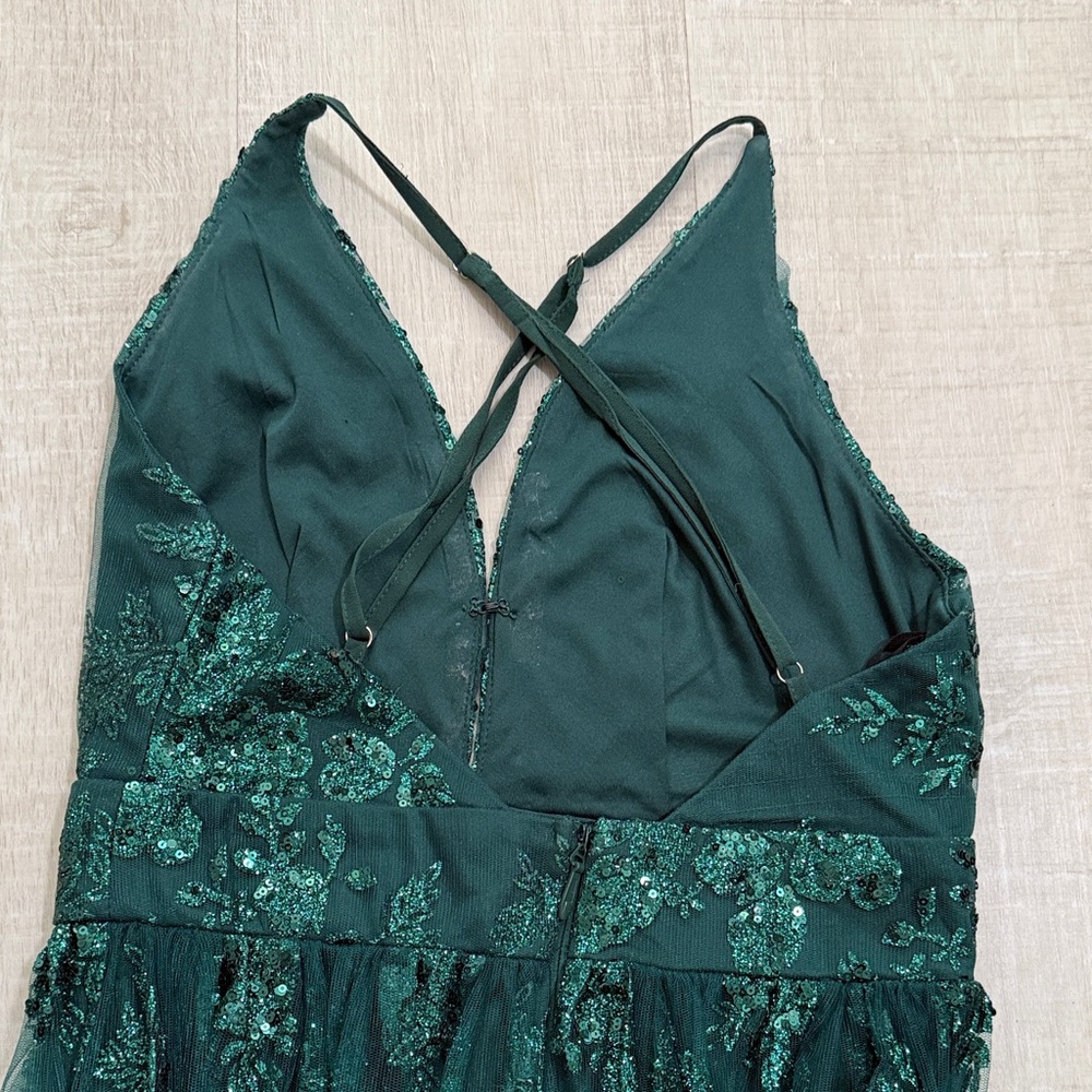 Windsor Emerald V-Neck Sequin Lace Prom, Wedding Guest, Gala Dress size- small - Picture 11 of 11